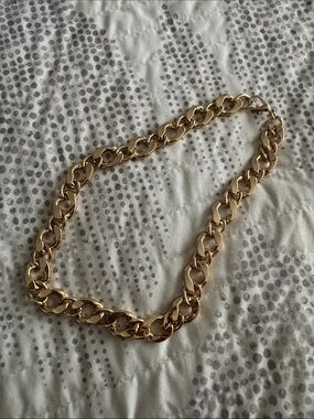 Gold thick necklace